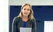 Marietje Schaake bei ihrer Rede vor dem Plenum