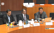 Die Sachverständigen Rieger, Waidner und Gaycken bei ihrer Anhörung.