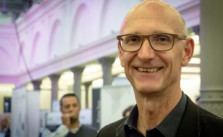 Telekom-Chef Tim Höttges verspottete auf der Hauptversammlung die Konkurrenz. CC BY-SA 4.0, via Wikipedia/Sebaso