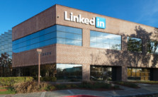 LinkedIn Hauptquartier in Mountain View CC0 by https://en.wikipedia.org/wiki/LinkedIn#/media/File:LinkedIn_Headquarters_Mountain_View.jpg