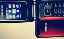 Ein rotes Samsung-Klapphandy mit Bezug zu Corelli liegt noch beim BfV. (Symbolfoto)