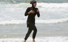 Frau mit Burkini. Foto: CC-BY-NC 2.0 bellmon1