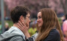Die Beziehung zwischen Edward Snowden und Lindsay Mills nimmt viel Raum im Film ein. Foto: (c) PR