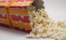 Bei den Aussagen des T-Mobile-USA-Chefs John Legere bleibt einem das Popcorn im Hals stecken. CC BY-NC 2.0, via flickr/Joakim Wahlander