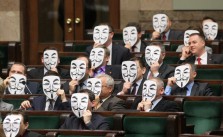 Anonymous im Parlament.