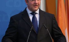Frank Henkel, Berliner Innensenator, sammelt fragwürdige persönliche Daten.
