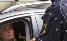 Via SIS II verfolgte Personen erfahren von der Maßnahme nichts. Auskunftsrechte sind beschnitten, eine Mitteilung kann unterbleiben wenn die ausschreibende Behörde dies verlangt.