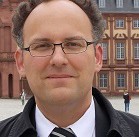 Matthias Bäcker, Universitätsprofessor für Öffentliches Recht und Verfasser der Klageschrift. (Quelle)