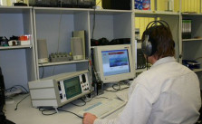 Telekommunikationsüberwachung am Gerät (Bild: Polizei Sachsen).