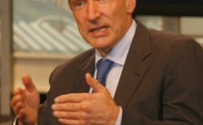 Tim_Berners-Lee-Knight-crop