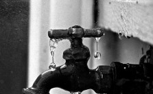Auch mit neuen Wasserhähnen tropft es beim BND gewaltig (Chad Cooper via flickr, CC BY 2.0).