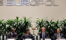 Unter Palmen: Die US-Justizministerin Loretta Lynch und der Europol-Direktor Rob Wainwright.