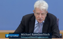 Kritisiert die Bundesregierung. Der derzeitige Vorsitzender der Konferenz der Datenschutzbeauftragten des Bundes und der Länder Michael Ronellenfitsch. – Screenshot aus Tagesschau vom 26.5 via Youtube/digitalegesellschaft