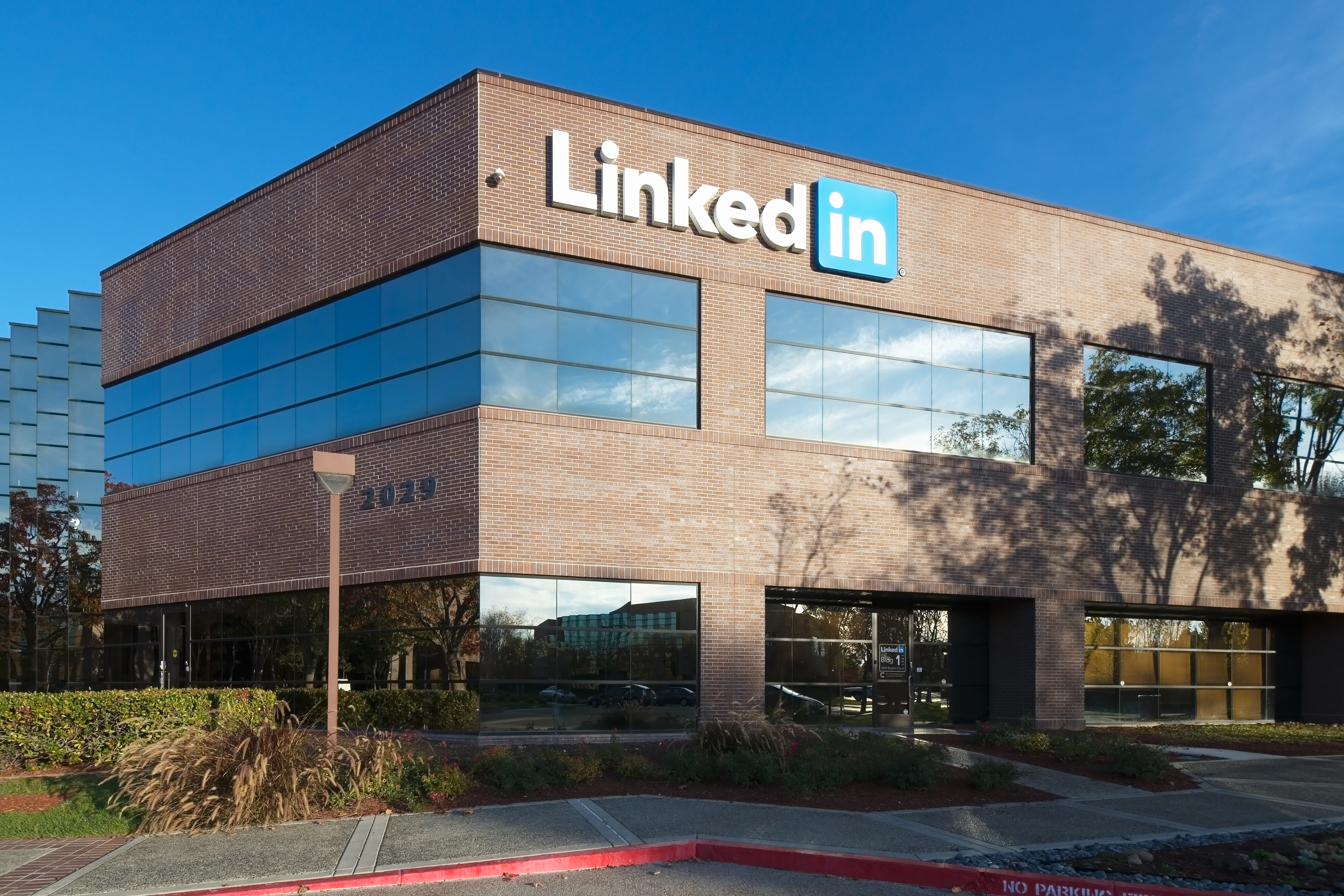 LinkedIn Hauptquartier in Mountain View CC0 by https://en.wikipedia.org/wiki/LinkedIn#/media/File:LinkedIn_Headquarters_Mountain_View.jpg 