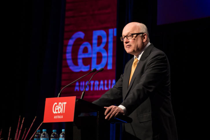 Der Justizminister versucht, Provider für die nationale Sicherheit zu gewinnen.