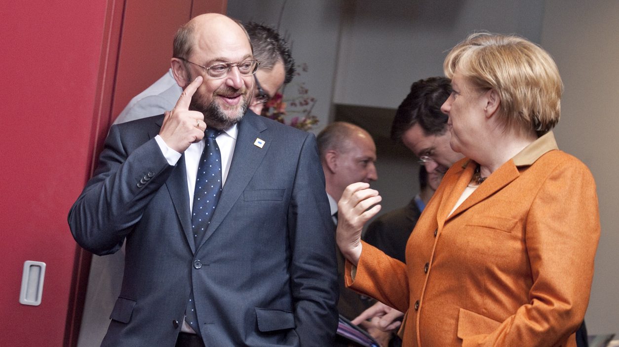 Martin Schulz und Angela Merkel beim EU-Gipfel im Oktober 2012 in Brüssel