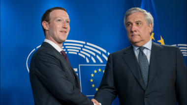 Mark Zuckerberg in Brüssel mit EU-Parlamentspräsident Tajani