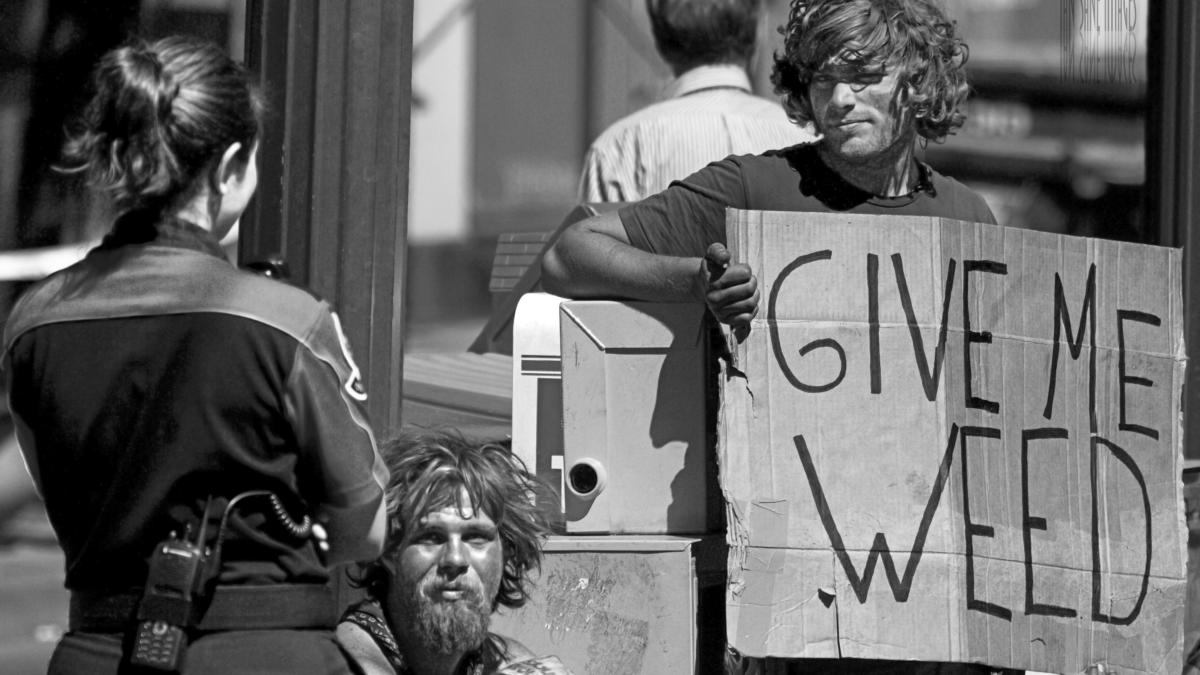 Polizei und Schild - Gib mir Weed