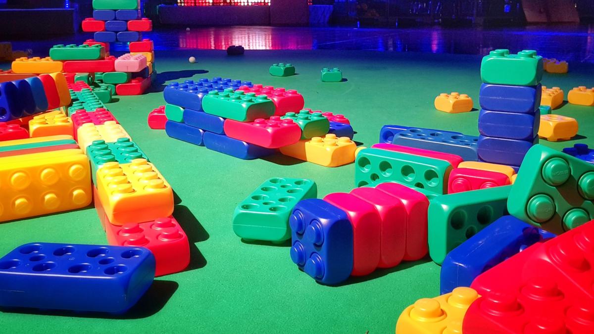 Bunte Riesenlegosteine im Kidspace auf dem Kongress des CCC