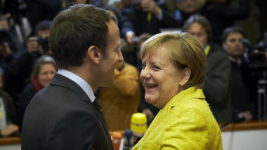 Frankreichs Präsident Emmanuel Macron und Angela Merkel
