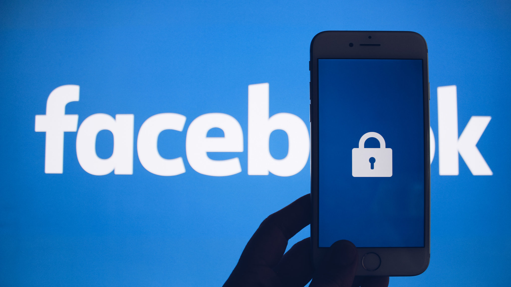 Facebook-Logo; Schloss