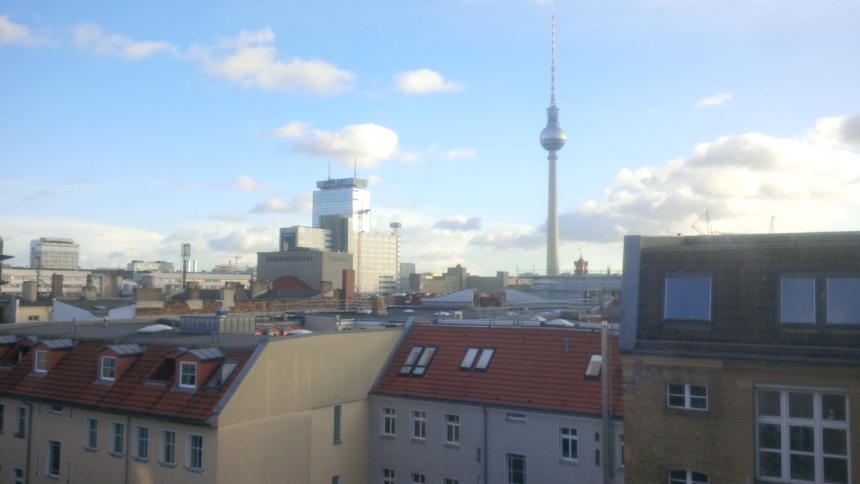 Foto aus dem Fenter der Redaktion mit Blick auf den Fernsehturm