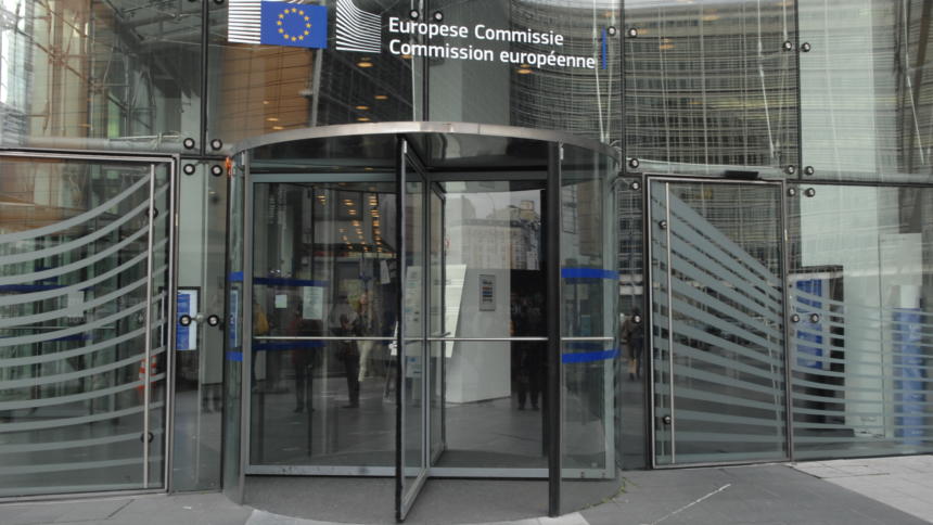 Drehtür im Charlemagne-Gebäude der Kommission in Brüssel