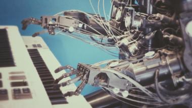 Roboter am Klavier