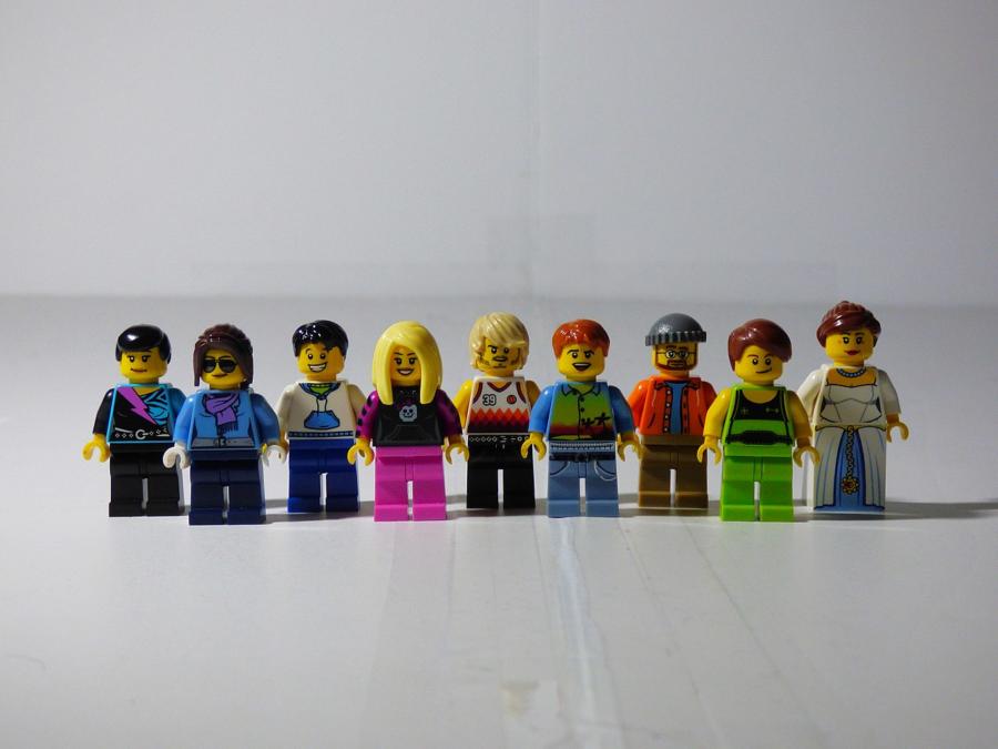 Eine Kette aus Lego-Figuren