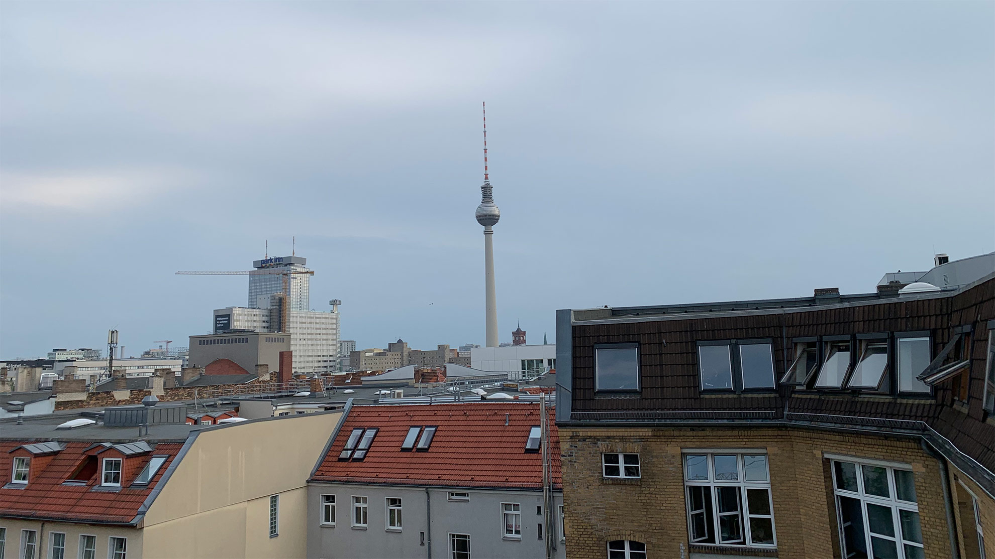 Fernsehturm in grau