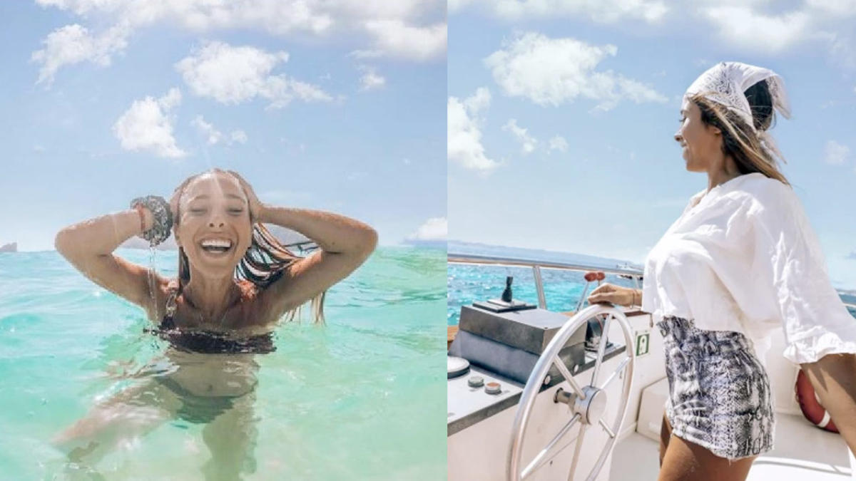 Frau posiert vor und im Wasser vor blauem Himmel mit Wolken