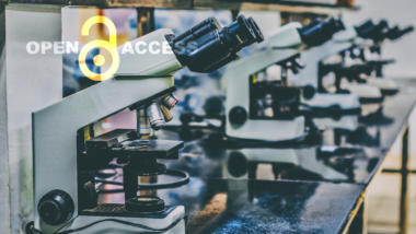 Mikroskope mit Open-Access-Logo
