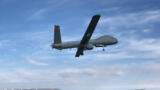 Eine israelische Drohne des Typs "Hermes 900" startet von einem Flugplatz in Island.