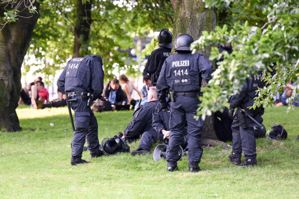 Hamburger Police takes a break while G20 Protests