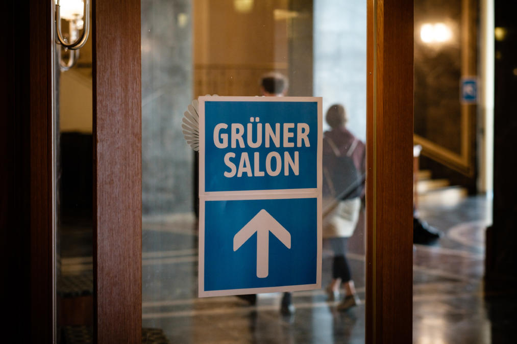 Schild zum grünen Salon