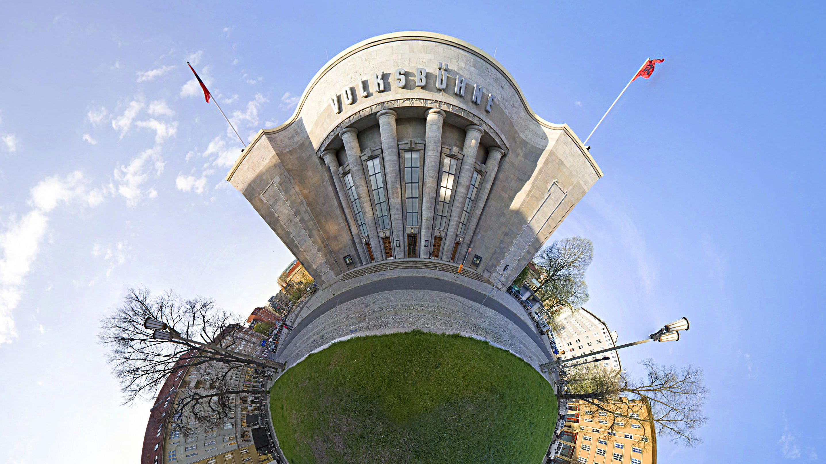 Volksbühne auf verzerrtem Foto