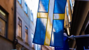 Swedische Flagge in Gehäusekorridor