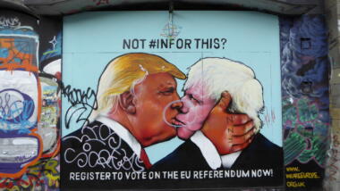 Graffito mit Trump und Johnson
