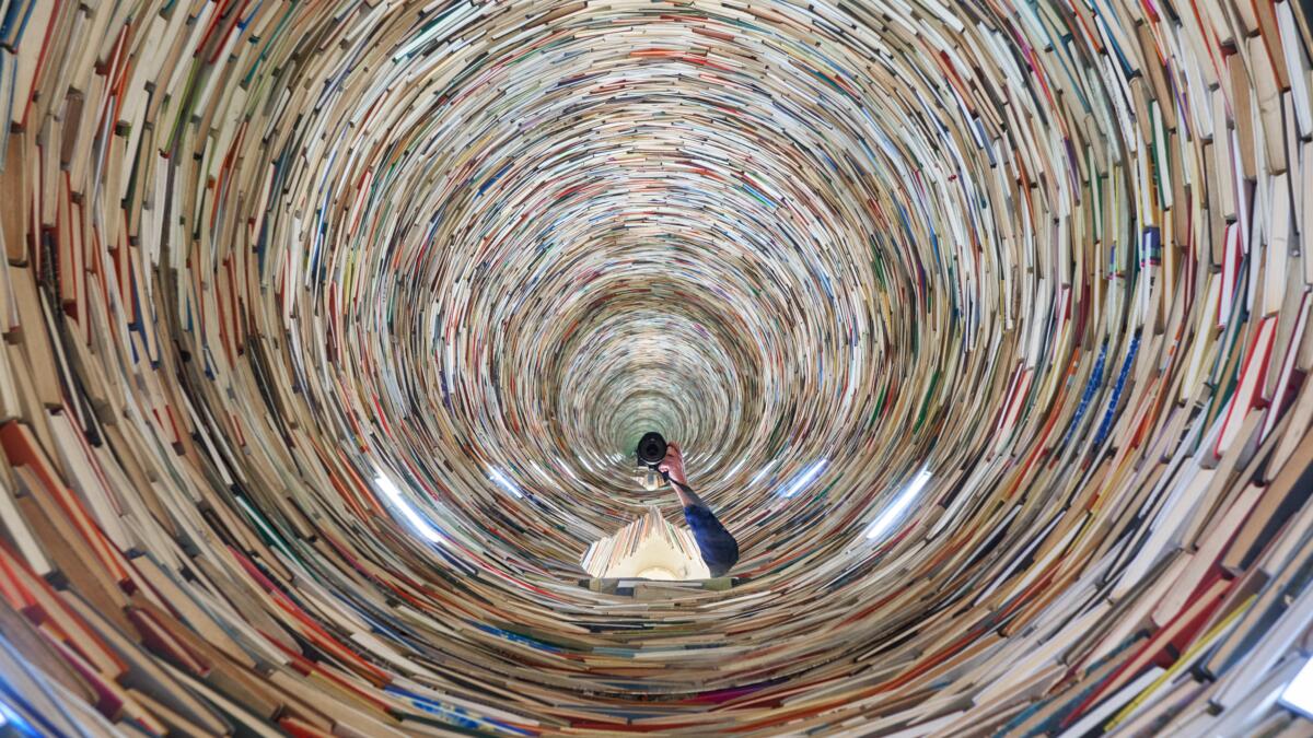 Ein Strudel aus Büchern