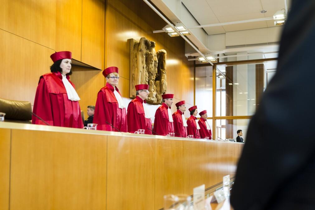 Die Richterinnen und Richter vor der Verhandlung