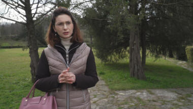 Viola Keta, editor-in-chief of Faktoje in the Botanical Gardens of Tirana. She and her colleagues had reported on an ownership dispute.