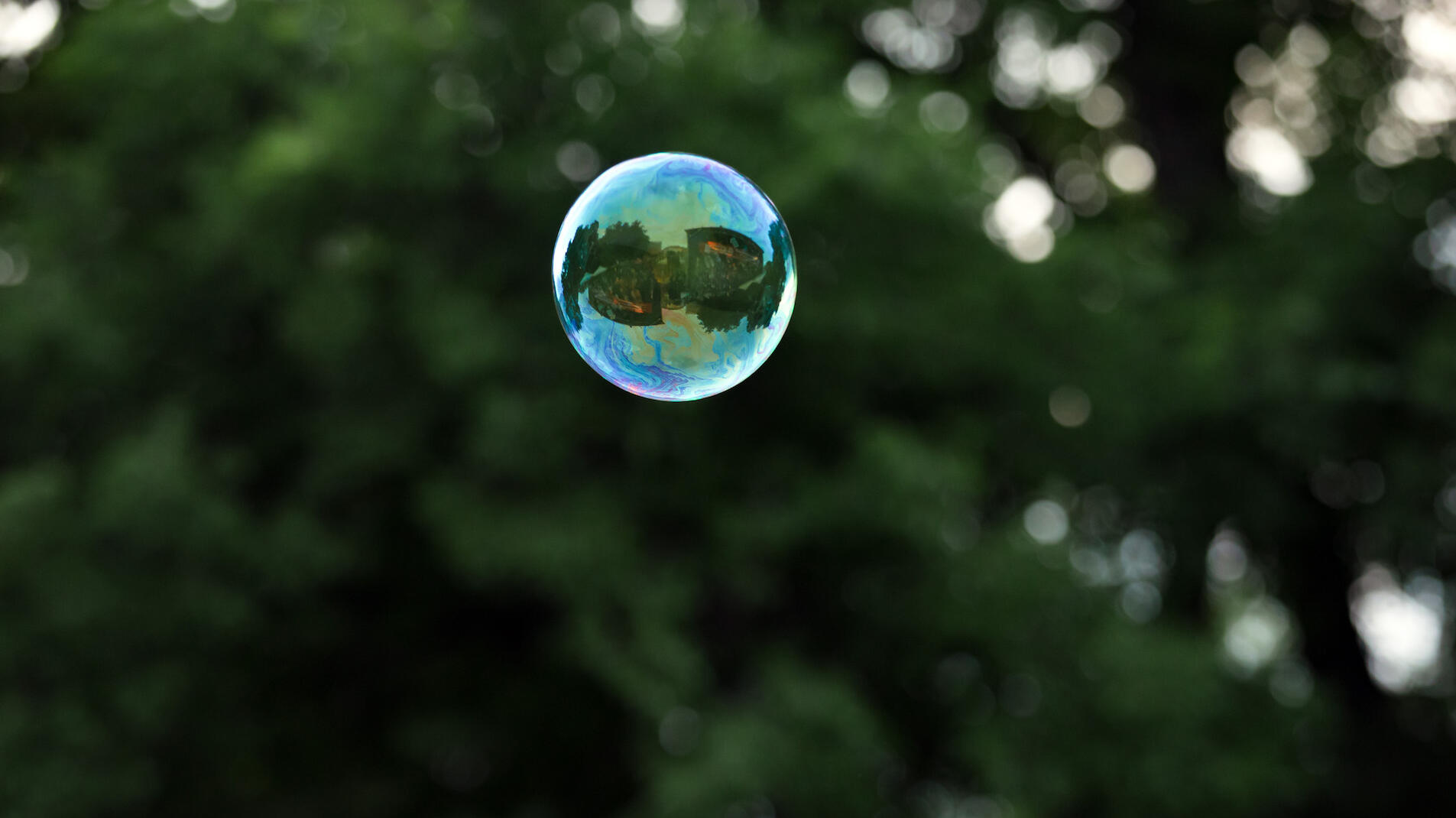 Seifenblase mit Reflexionen