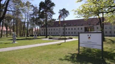 Stabsgebäude des Kommando Territoriale Aufgaben der Bundeswehr in der Julius-Leber-Kaserne in Berlin.