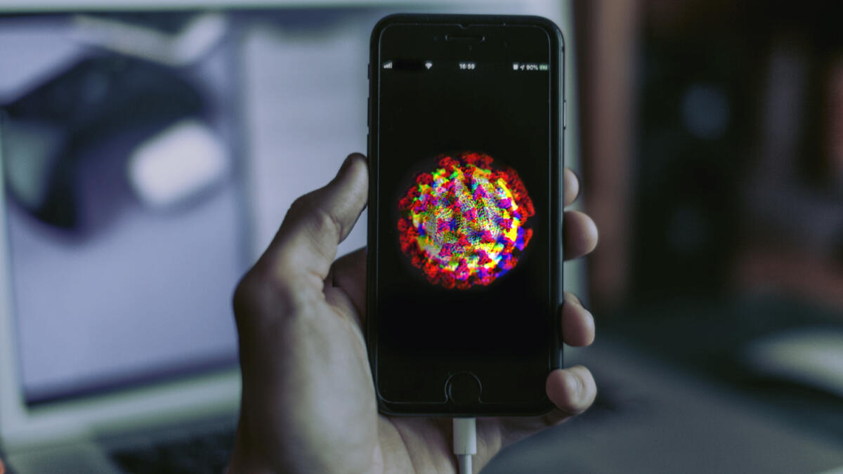 Handybildschirm mit Coronavirus