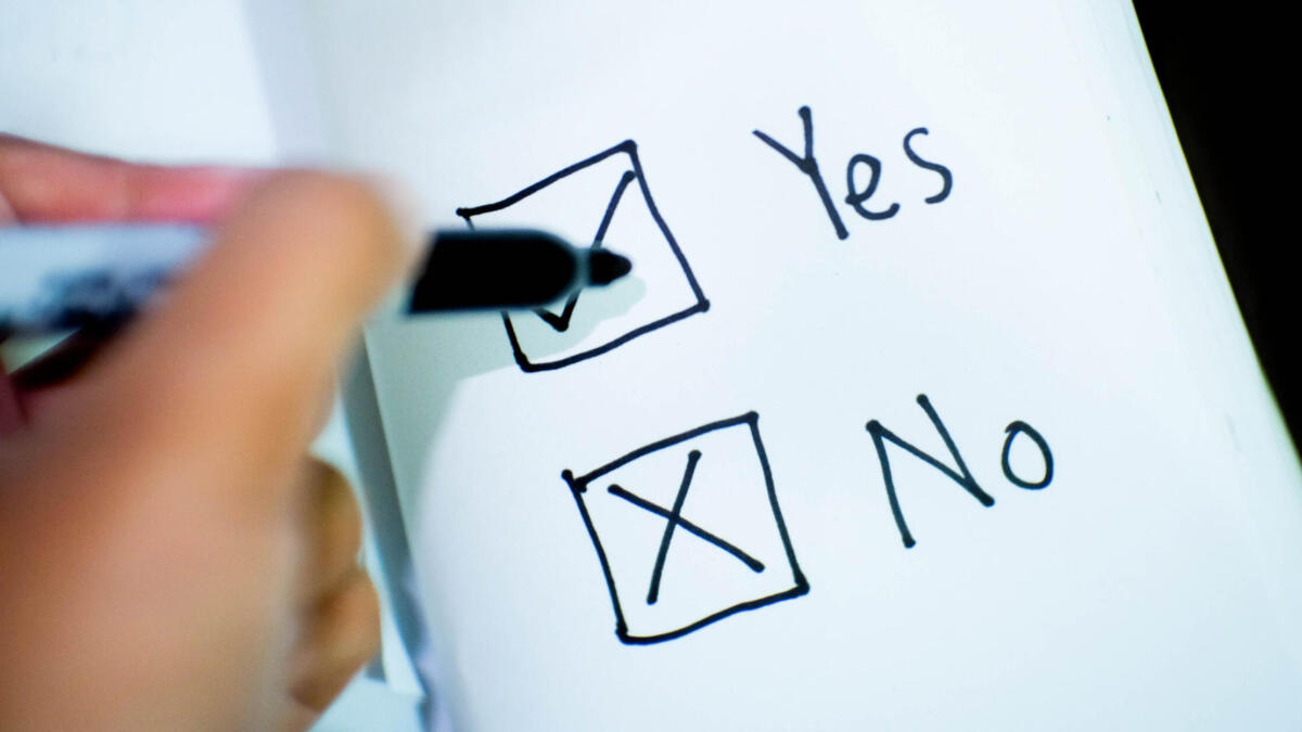 Stift und Papier mit Yes und No