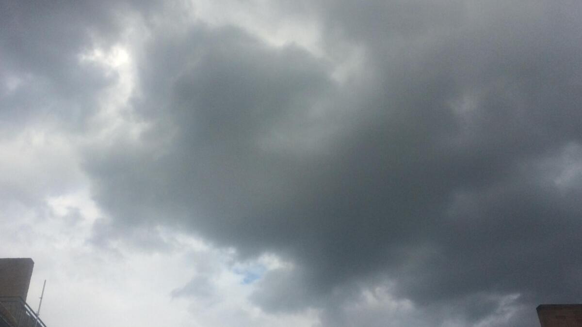 Schwarze Wolken über Berlin