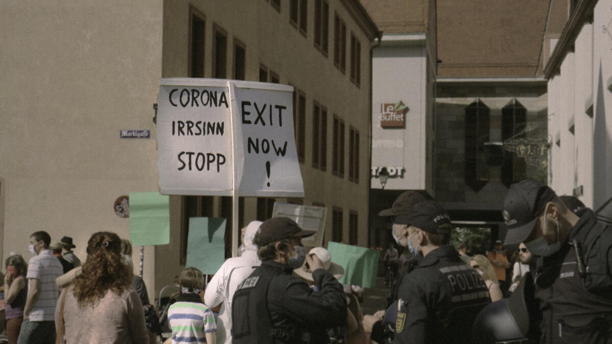 Menschen demonstrierten gegen die Corona-Maßnahmen, wie hier in Freiburg