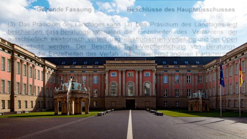 Text der Geschäftsordnung im Himmel über dem Potsdamer Landtag