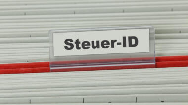 Hängeregister mit Aufschrift Steuer-ID