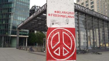 Berliner Mauer mit Peace Zeichen